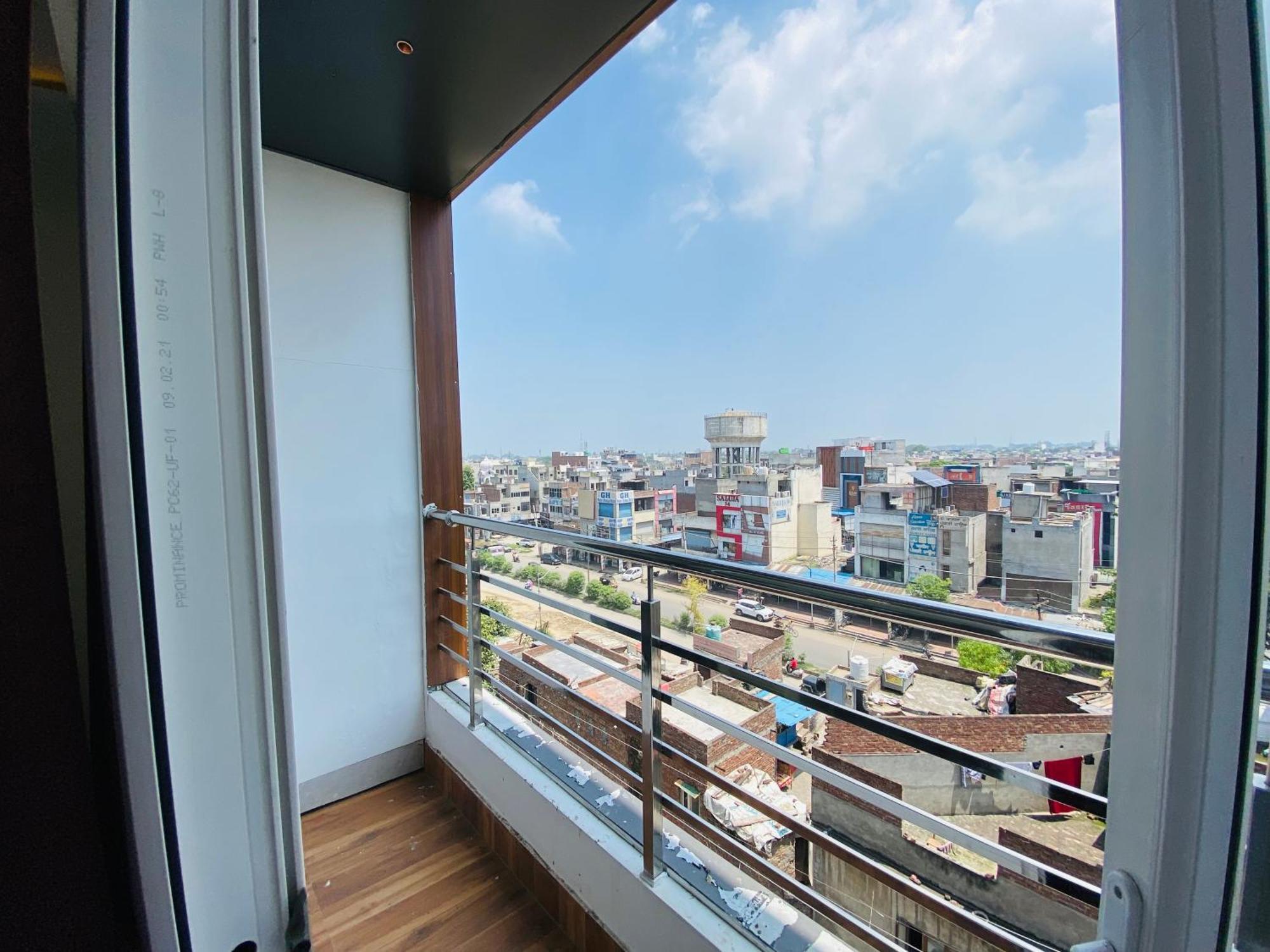 Hotel White House 350 Mtr From Golden Temple Αμριτσάρ Εξωτερικό φωτογραφία