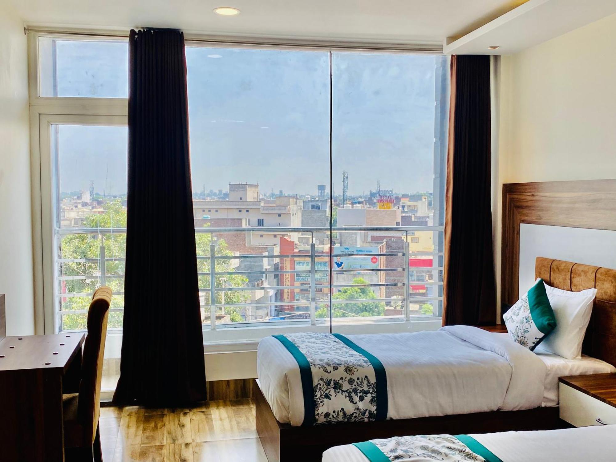 Hotel White House 350 Mtr From Golden Temple Αμριτσάρ Εξωτερικό φωτογραφία